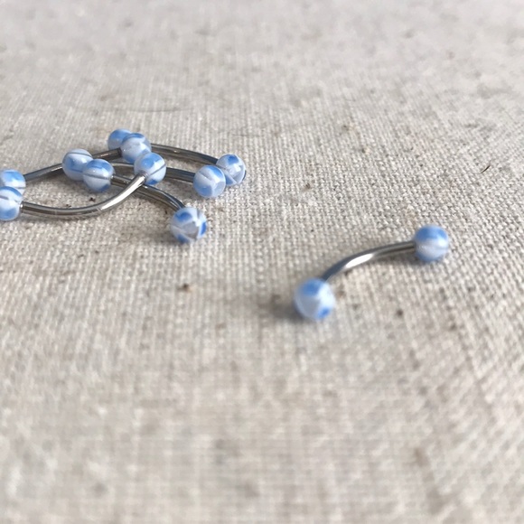 16g curved barbell - Picture 2 of 3